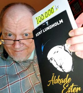 Författaren Kent Lundholm har i dag (7/12 2021) tilldelats ett stipendium på 100000 kr.