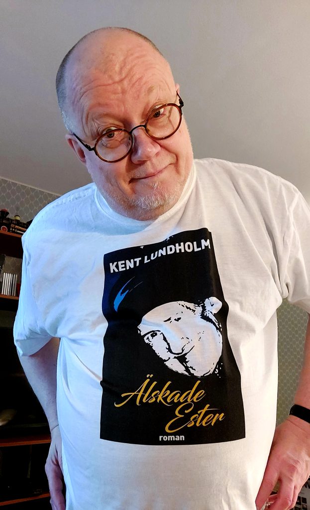 Kent med Ester på sin mage.